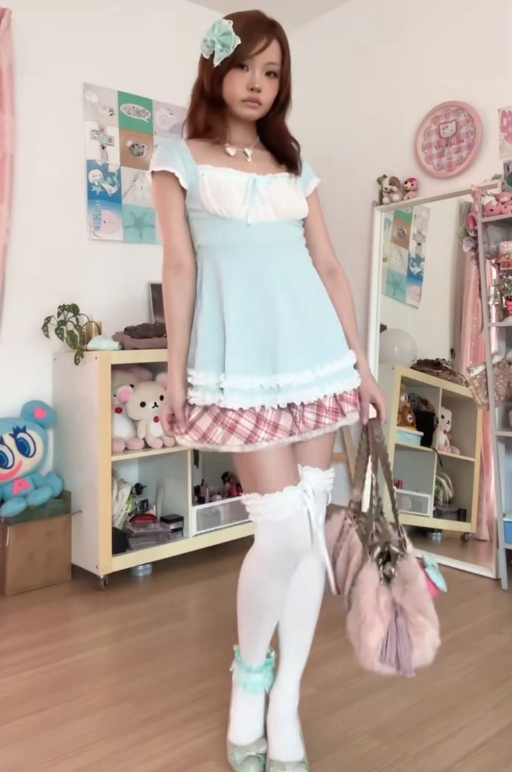 CONFETTIPIE_'s tweet image. Yall hear me out... sana in this adorable outfit