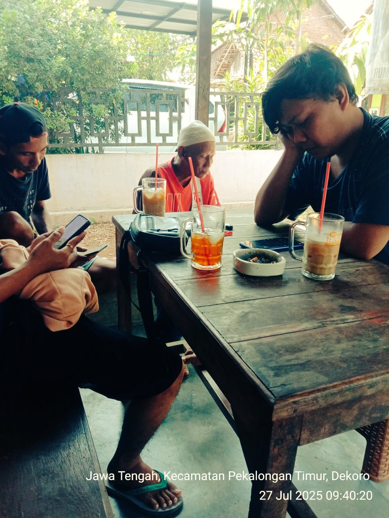 Ini adalah tempat di mana keheningan bertemu dengan kenikmatan sederhana, menciptakan momen yang tak terlupakan.