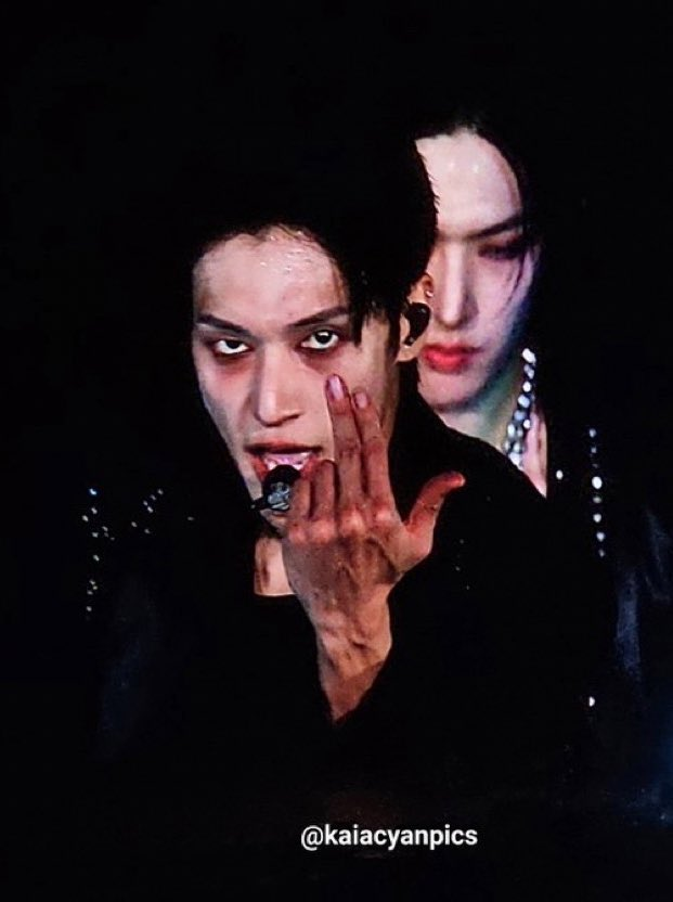 wooyungsanity's tweet image. woosan are looking so dangerous rn??? it’s giving — mama, i’m in love with criminals.
#에이티즈 #우영 #ATEEZ #WOOSAN #ATEEZInYourFantasy #ATEEZinChicago