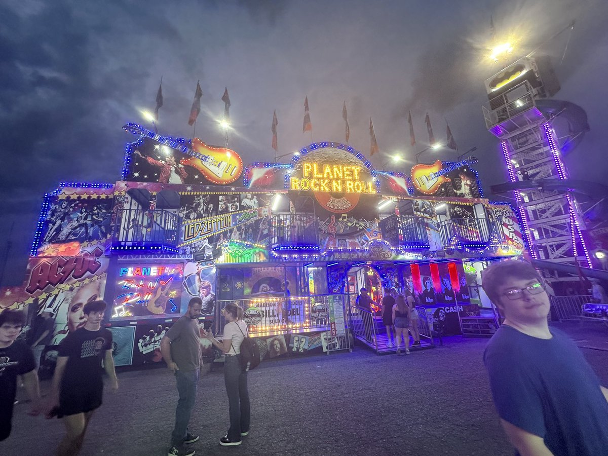 flipsidevhs's tweet image. yall why am i at THE stranger things