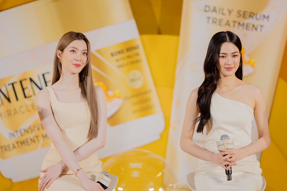 ALLNewsEXPRESS1's tweet image. “หลิง – ออม” พาคนไทยอินเลิฟประสบการณ์ “ปังฏิหารย์ผมสวย”ใหม่! PANTENE MIRACLES TREATMENT WITH MELTING PRO-V PEARLS ครั้งแรกในไทยกับทรีทเม้นท์ไข่มุกโปร-วิตามิน ที่มองเห็นได้จริงด้วยตาเปล่า!
📌allnewsexpress.com/45578/
LINGORM PRESENTER PANTENE
#PanteneTreatmentxLingOrm
#LingOrm…