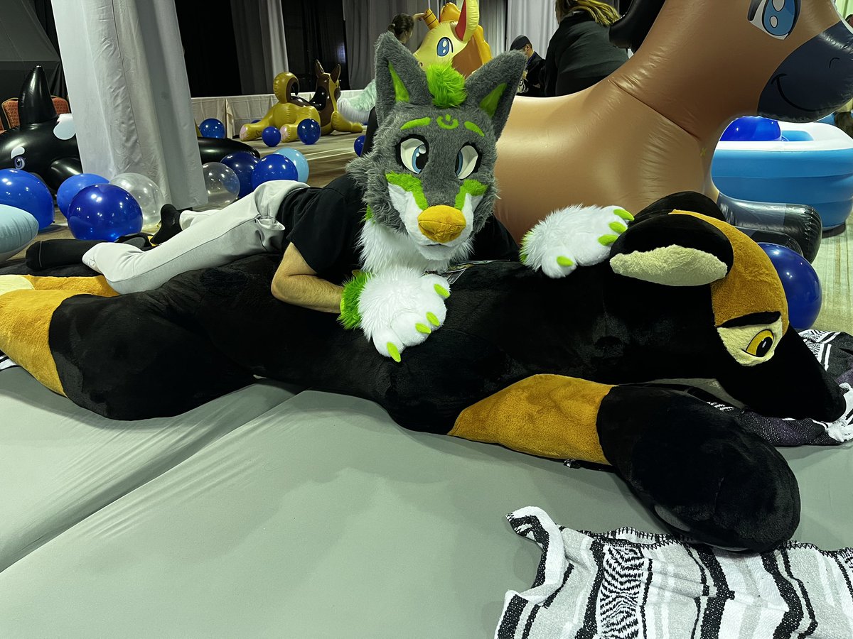 Lounging with da dog :3

#FursuitsFriday