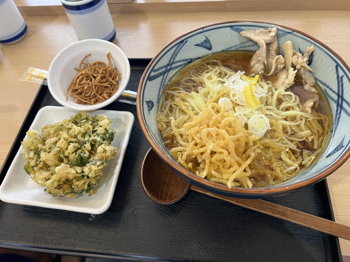 B7rO3's tweet image. #鬼滅の刃

観たら　蕎麦食べたくなると息子2が言うから…。(そうなの？)
こちらでお昼🕛

肉中華にした〜☺️👏

満足したらしぃ（3枚目　笑）