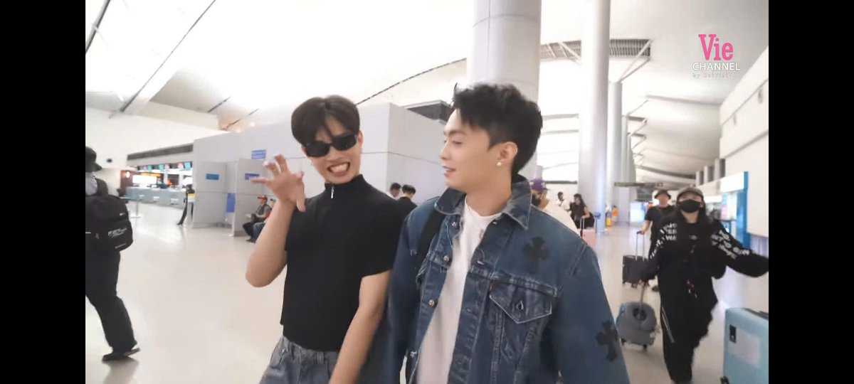 nunpham06's tweet photo. Mừng tết đến nhà mình có Pháp Kiều “Gàoooo”#PhapKieuxConcertATSHLasVegas https://t.co/gy3uMreEVg