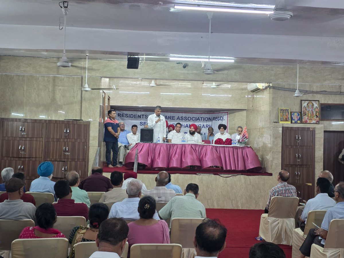 ManishTewari's tweet image. At a meeting of the RWA Sector 23 Chandigarh organised by @AmanSlatchINC , and other office bearers.
@INCChandigarh President @LUCKYHSINC , @DamanpreetBadal Councillor @ChandigarhAAP , @ChanderMukhiS , Harinder Singh Hans , Vikram Chopra , Harpreet Singh Bunty @MirWasim21 and…