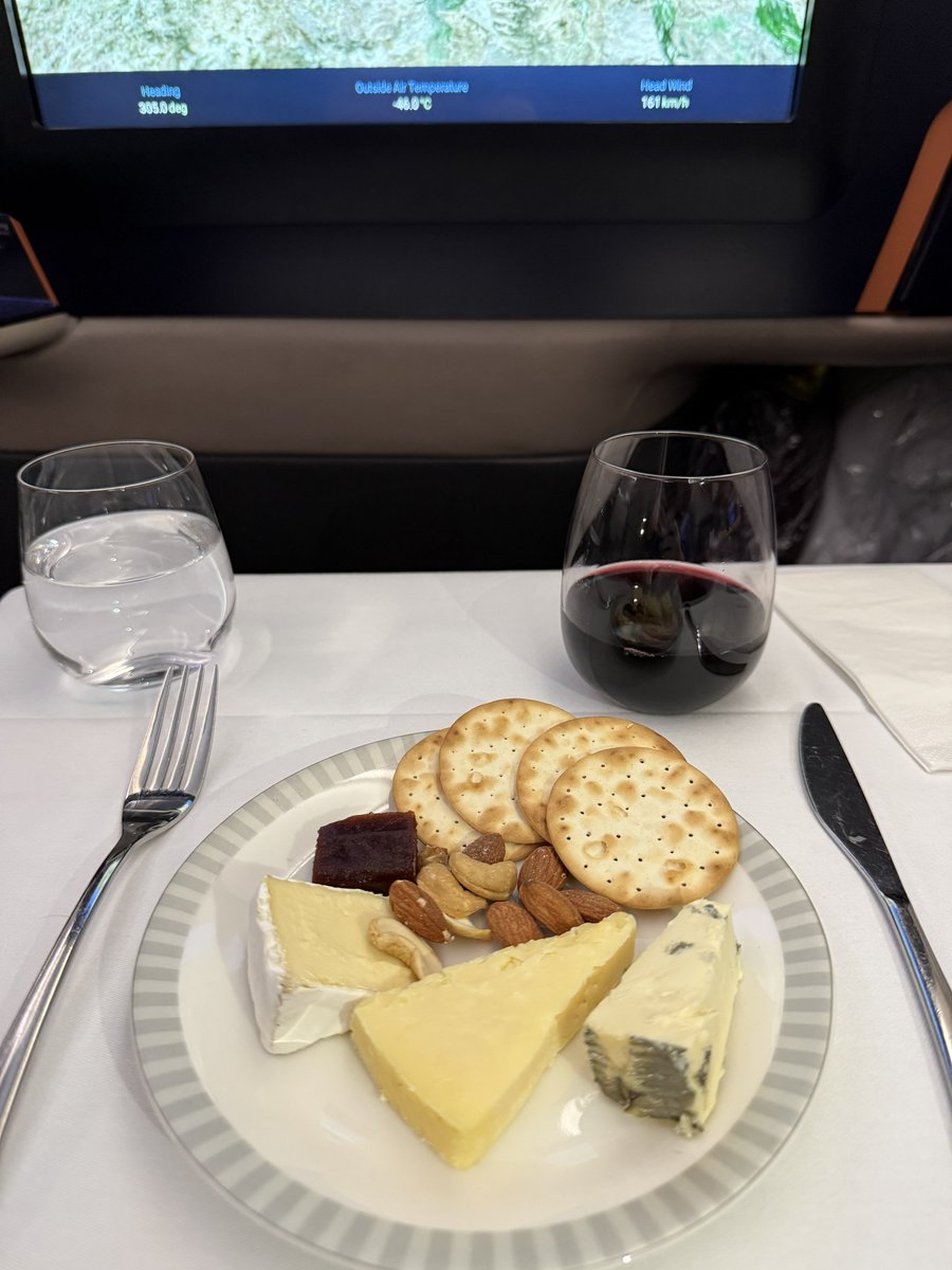 fictillius's tweet image. It’s -46°C outside now. Say cheese