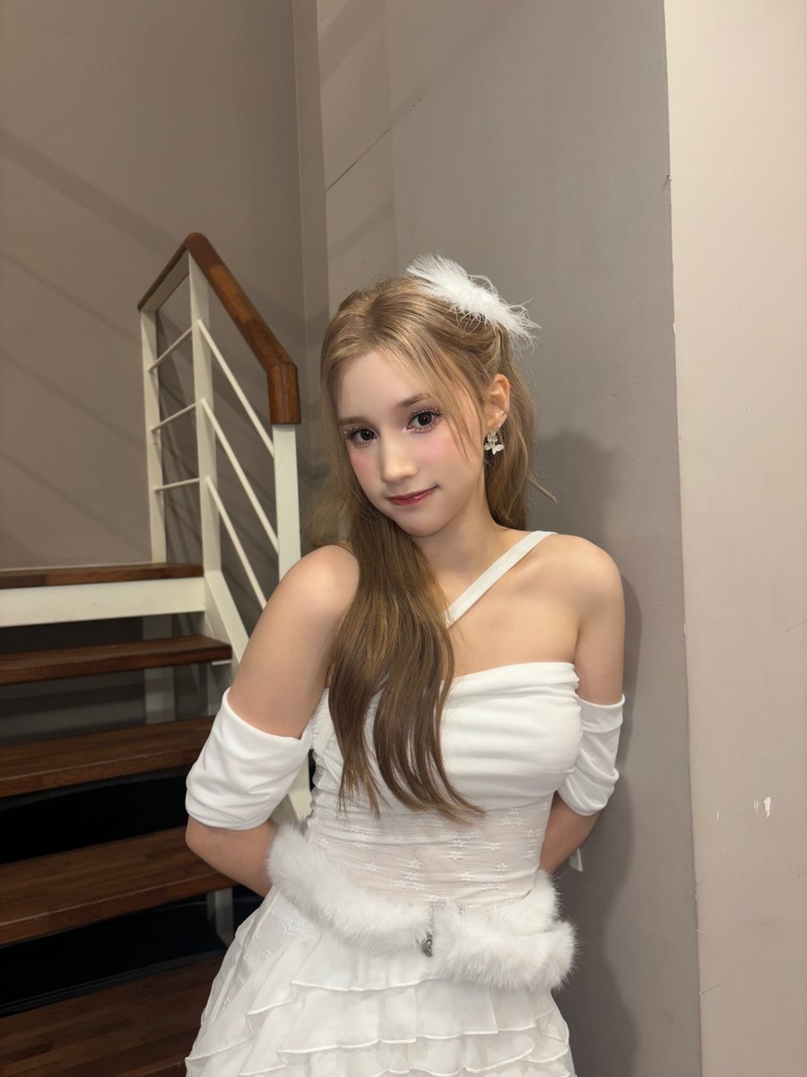 official_kep1er's tweet photo. [🎂]

✨ 휴닝바히에 생일 기념 비하인드 사진 공개 ✨

#휴닝바히에 #HUENING_BAHIYYIH
#Kep1er #케플러 https://t.co/clmDLSKu3N