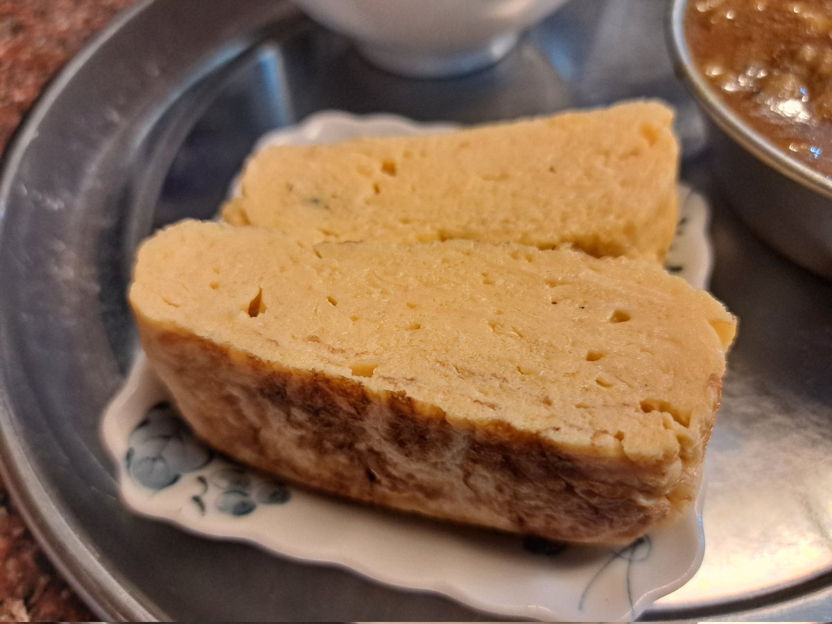 MAMO_CHANNEL666's tweet image. ☀️今日は
煮込みや🐷左斜め上24°さん
煮込みや🐷美〇女将
絶品🐷🐮煮込み✨
肉豆腐&カレー
お肉は柔らかくて味も最高😋
🐷どて煮も旨みたっぷり✨
しっかり煮込まれてて🙆
🐷🍚旨いの一言!(*^^*)👍
食べたかった
おじょー卵焼きも旨かった💘
超絶に満たされて腹パン🎵
🌺おじょーまたね*˙︶˙*)ノ"
