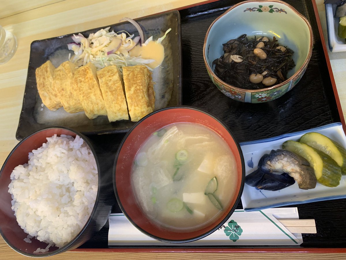 todo184's tweet image. 一福 大阪府豊中市服部西町
こんな店うまいに決まってるやーんってことで突入
中にはお客さんがいっぱいで、おばぁちゃんとおかぁちゃんが切り盛りしてました!
一週間毎日来れるわって話せるくらい色々メニューがあっておいしかった!…