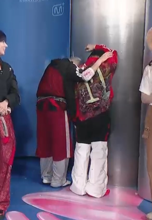 beanie_libe's tweet image. 어렵다