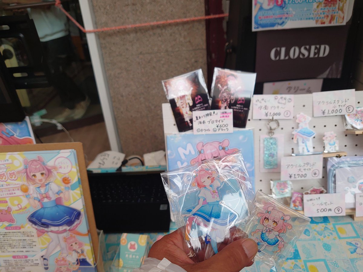 KATSU_BAFFARO's tweet photo. Newstand+さんでアクスタ購入
ソルティめめドッグもいただく
ベロゴキュ汁wwwシールは剥がして
名刺にペタリ😆
#Newstand
#西浦めめ https://t.co/yOfH6BhWqr
