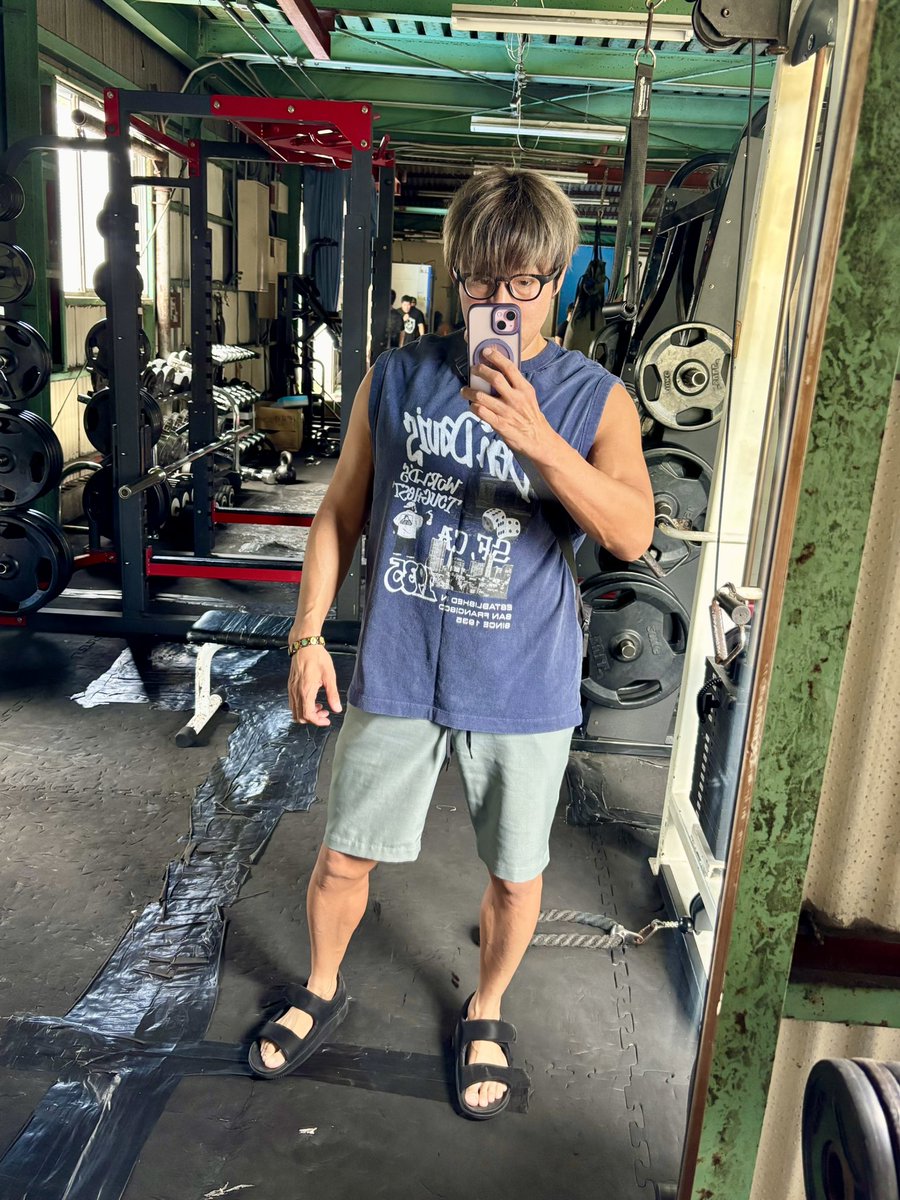 ssm_yokosuka046's tweet image. 夏休み真っ最中な少年のような格好をしてるおじさん(47歳)
今日も一日頑張ってきます🫡
#いってきます
