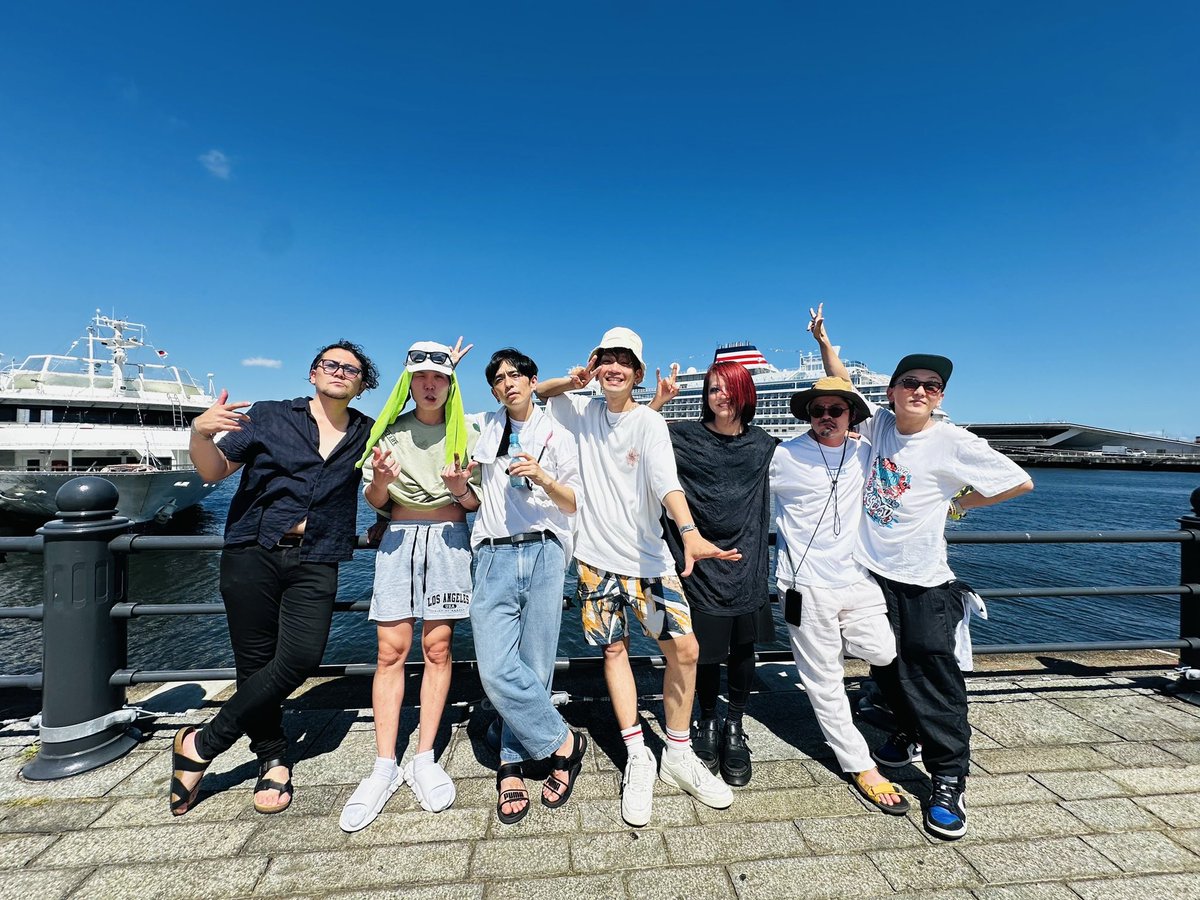 【チケット情報】
9月13日(土)開催！ 
LACCO TOWER presents 「Me Three」 

／ 
FC先行受付は本日まで！ 
＼ 

昨日出演した #ムロフェス にて、出演が一緒だったラックライフと記念写真！

今年もMe Threeならではの企画をお楽しみに！

▼チケットはこちらから 
lacco-to.bitfan.id/contents/menu/…