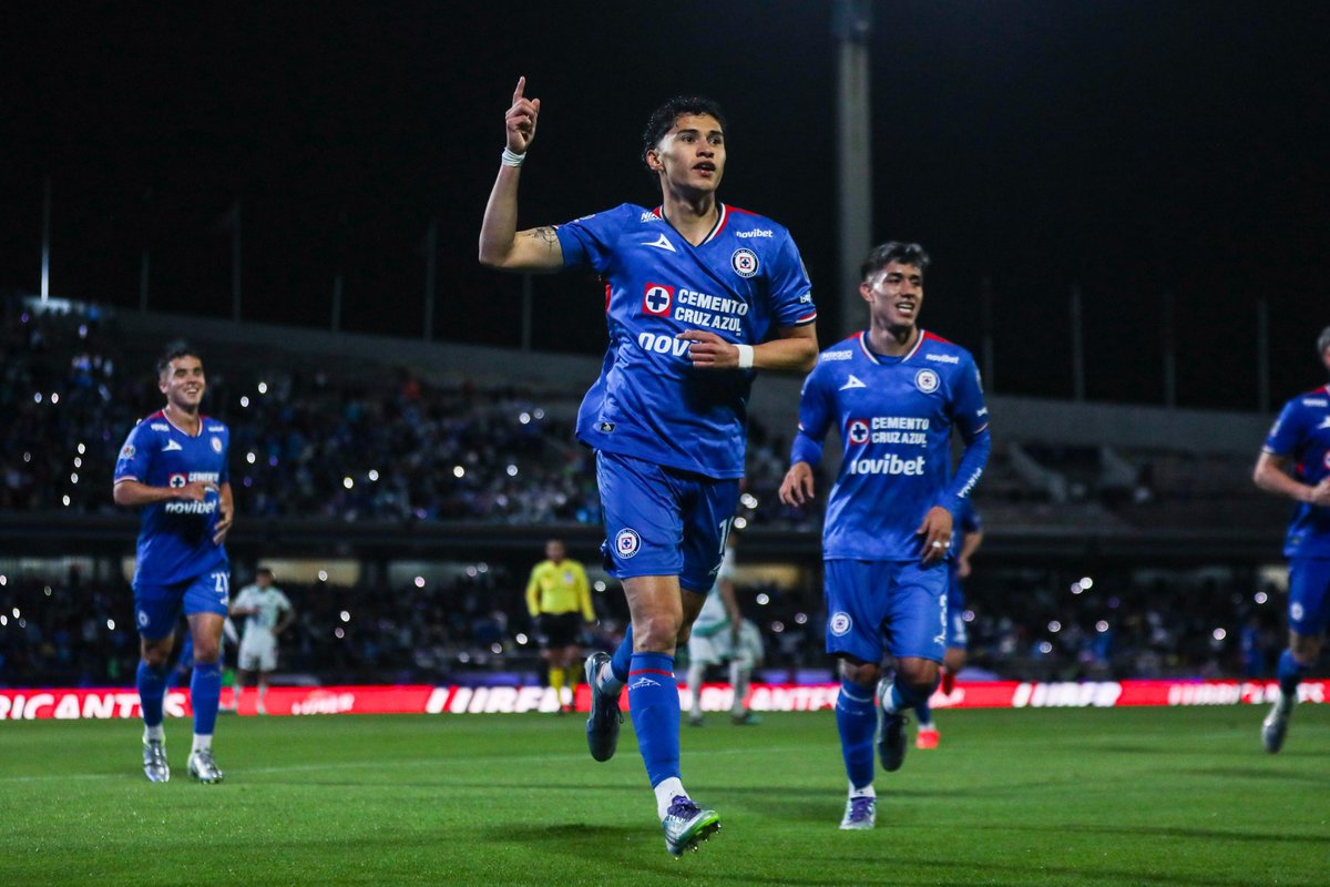 PressPortmx's tweet image. ¡YA SON 17!
@CruzAzul derrota de manera contundente a @clubleonfc por marcador de 4-1.
Los celestes tienen 17 juegos sin caer como locales.