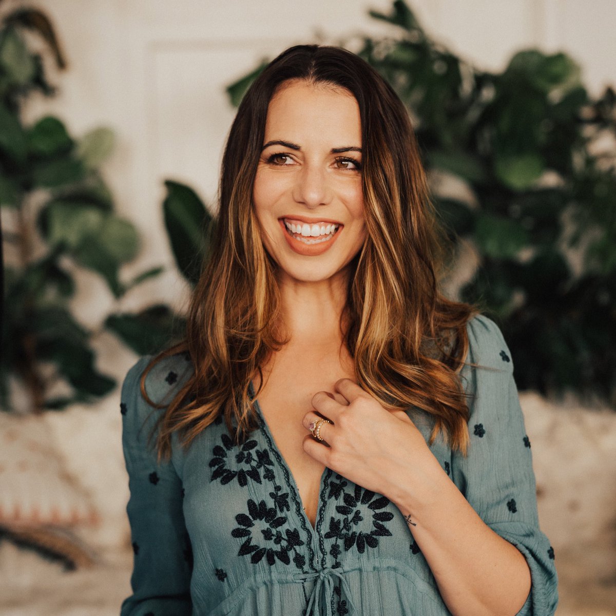 TLOUSource's tweet image. Laura Bailey on Kaitlyn’s portrayal of Abby:
"She's just phenomenal, every moment that I saw that she was in, I just loved how much she brought to the character and made it her own. It's kind of like watching your child get up and start walking for the first time.” (Via @EW)