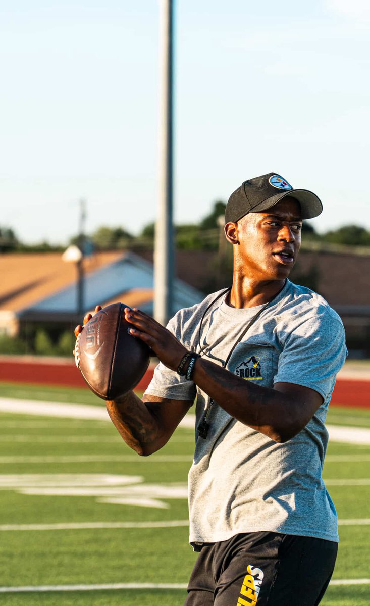 thestreetcoach_'s tweet image. Very blessed to be called to do the Lord’s work. 

Extremely proud and grateful to be a small vessel/resource in these athlete’s journey. 

I really look at these guys like family ❤️🙏🏾
Excited to see them grow!

#DraftPrep #CBclinic #DBdrills