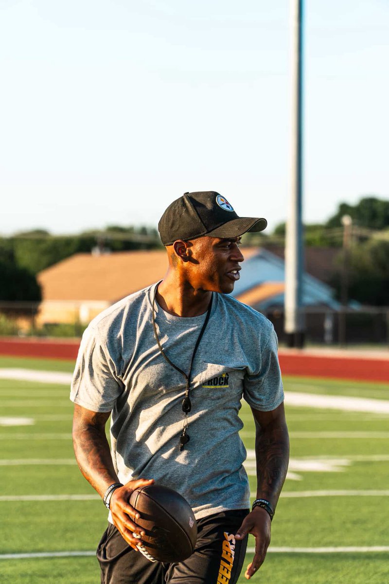 thestreetcoach_'s tweet image. Very blessed to be called to do the Lord’s work. 

Extremely proud and grateful to be a small vessel/resource in these athlete’s journey. 

I really look at these guys like family ❤️🙏🏾
Excited to see them grow!

#DraftPrep #CBclinic #DBdrills