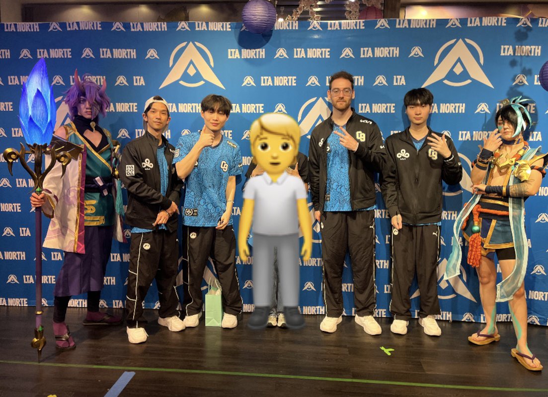 chovycheeks's tweet image. pic w/ c9 as well!! #c9win