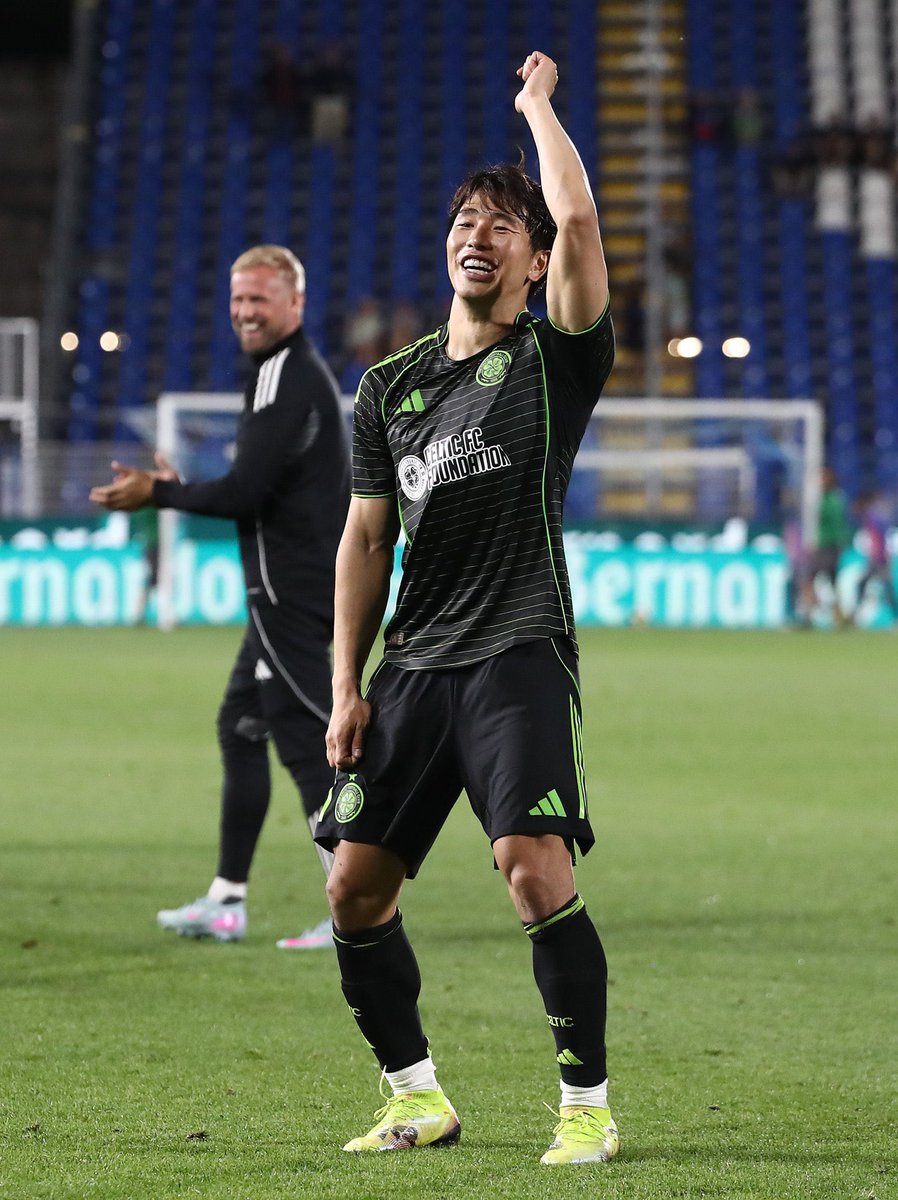 Fooootest's tweet image. プレシーズンマッチでセルティックデビューを果たした山田新🇯🇵🍀