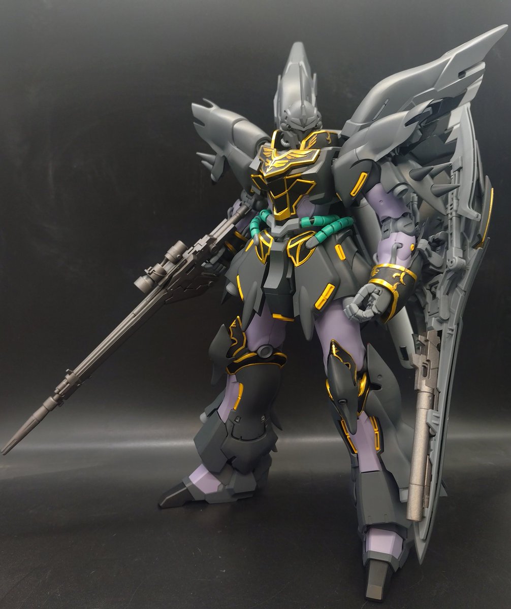 unspacy_vfx's tweet image. バンダイ 1/100 MG シナンジュ、完成♪
オリジナルカラーで塗ってみた。
エングレービングも塗装でやった。
頭部ヘッドをガンダムタイプにする予定だったけど似合わなかったから結局、ノーマルで作ったのよ。

#ガンプラ