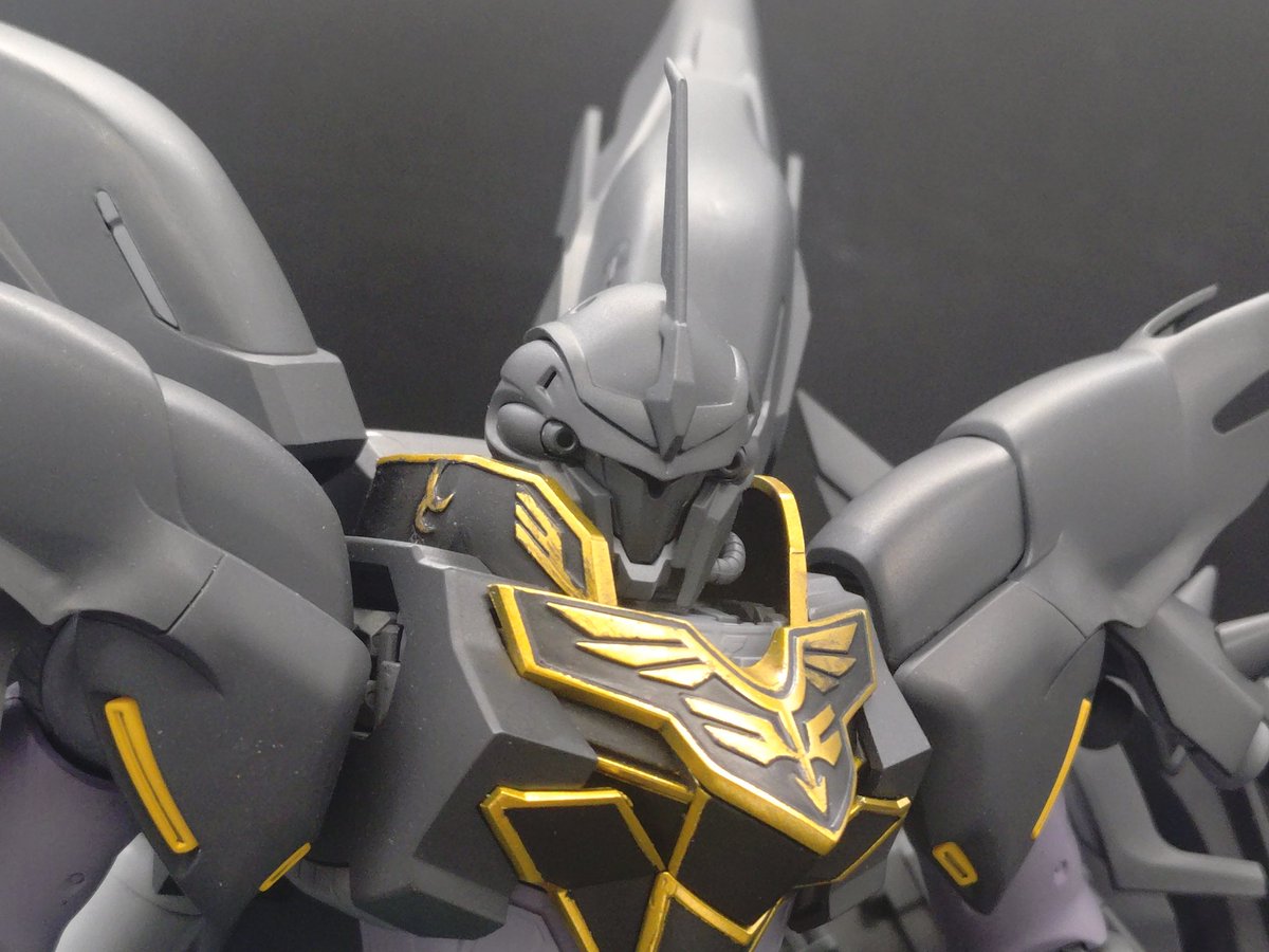unspacy_vfx's tweet image. バンダイ 1/100 MG シナンジュ、完成♪
オリジナルカラーで塗ってみた。
エングレービングも塗装でやった。
頭部ヘッドをガンダムタイプにする予定だったけど似合わなかったから結局、ノーマルで作ったのよ。

#ガンプラ