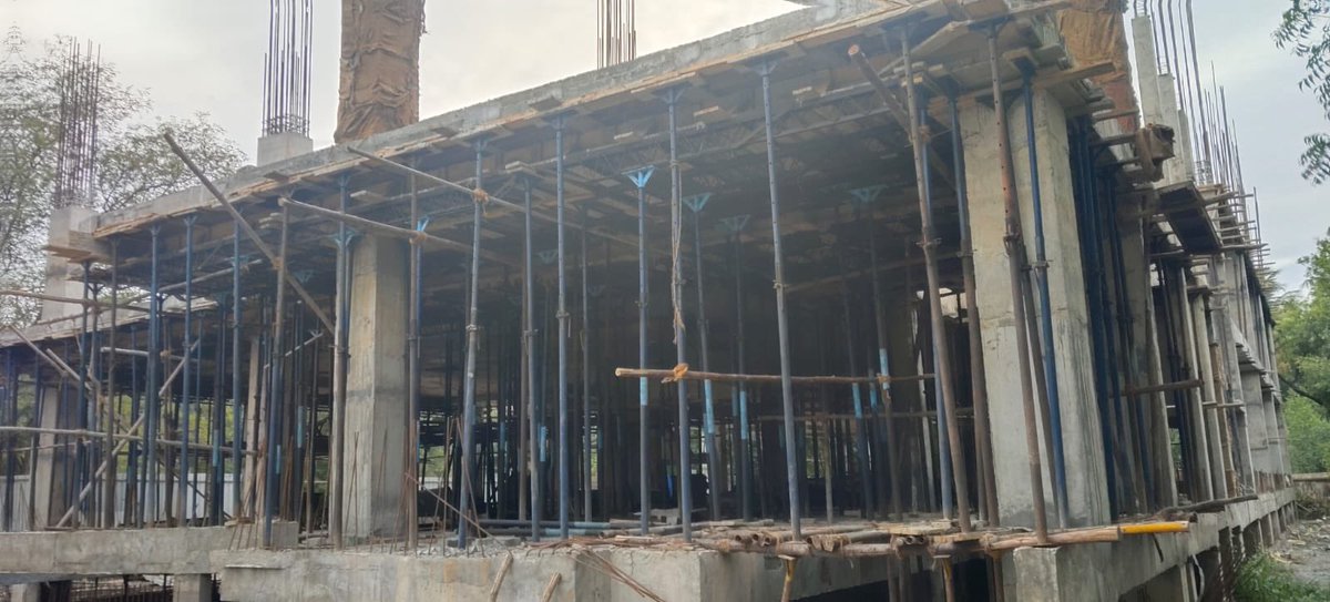 Updatestrichy2's tweet image. -2+G+5 Floor Huge Commercial Complex by PLA under construction at Cantonment Lawsons Road 👏 #Trichy #Officespace #Retail #Commercial More Office spaces under construction across the city 🥳