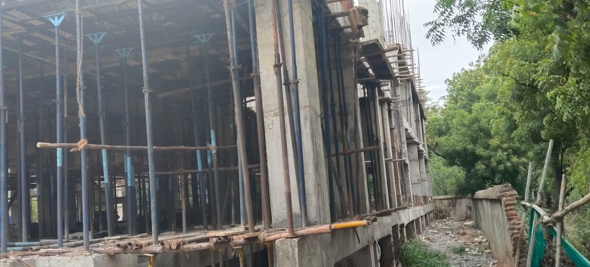 Updatestrichy2's tweet image. -2+G+5 Floor Huge Commercial Complex by PLA under construction at Cantonment Lawsons Road 👏 #Trichy #Officespace #Retail #Commercial More Office spaces under construction across the city 🥳