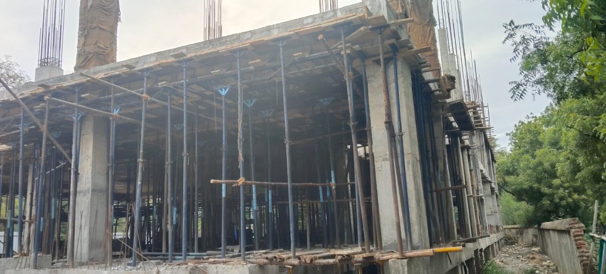 Updatestrichy2's tweet image. -2+G+5 Floor Huge Commercial Complex by PLA under construction at Cantonment Lawsons Road 👏 #Trichy #Officespace #Retail #Commercial More Office spaces under construction across the city 🥳