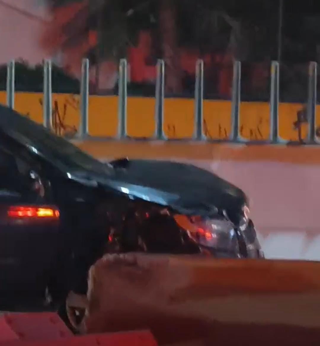 DigitaMorelos's tweet image. #Entérate Se registró un fuerte choque en los carriles centrales, dirección al sur, de la autopista México–Cuernavaca, con dos vehículos involucrados.
🆘Una persona resultó prensada y en estos momentos cuerpos de rescate trabajan para liberarla, con apoyo de la Guardia Nacional