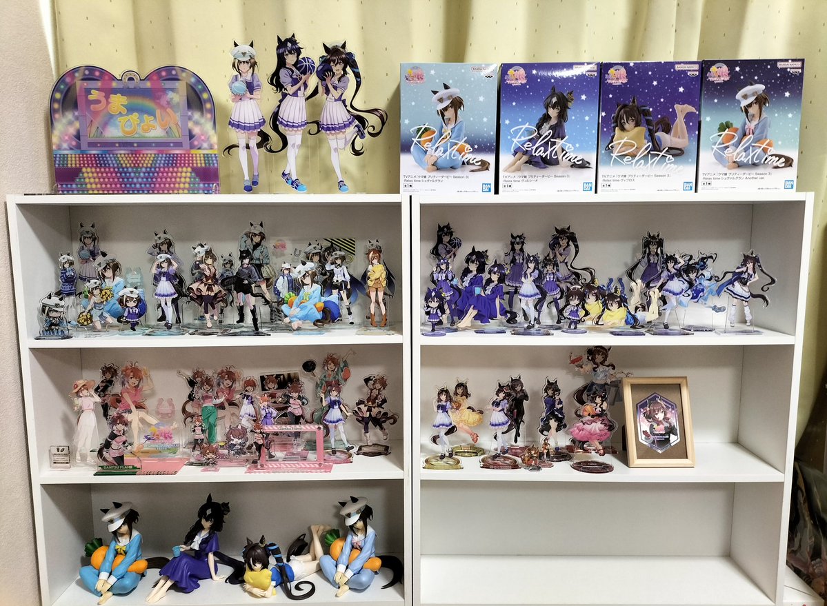 V_UMA_LOVE's tweet image. 持ってるグッズ量で
誰が最推しなのか分かるらしい？

…いやこれ公式から出てるグッズ量だな