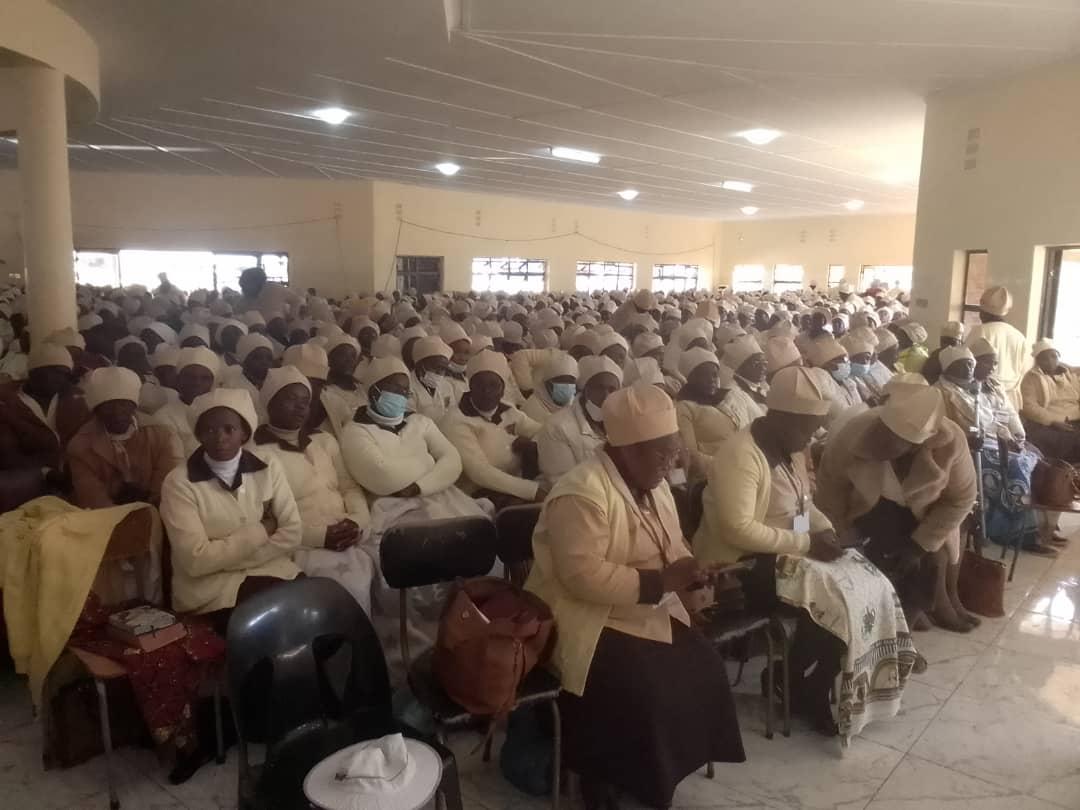 TheMirrorMsv's tweet image. 3 000 St Anne Catholic women gather at Bondolfi
Mirror Reporter
More than 3 000 women of the Catholic St Anne Guild are gathered at Bondolfi Mission for a three-day conference that began on Friday and ends tomorrow (Sunday).
The Masvingo Diocese Conference will be graced by…