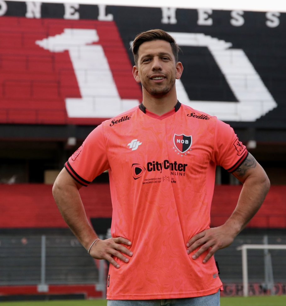 analyticspyfut's tweet image. Juan Espínola (30 años, 🇵🇾) en su debut con Newell’s Old Boys:

🧤 6 atajadas
⚽ Enfrentó 0.41 xGOT: los remates al arco tenían una probabilidad total de 0.41 de ser gol.
🚫 Evitó 0.41 goles esperados, manteniendo el arco en cero.