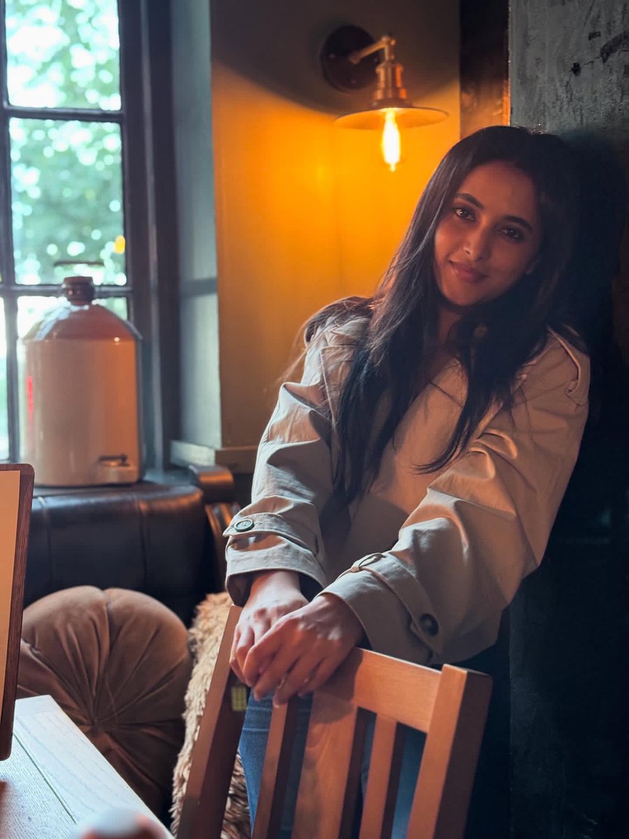 Aneesh_98's tweet image. Priyanka Mohan !🤍

@priyankaamohan #PriyankaMohan