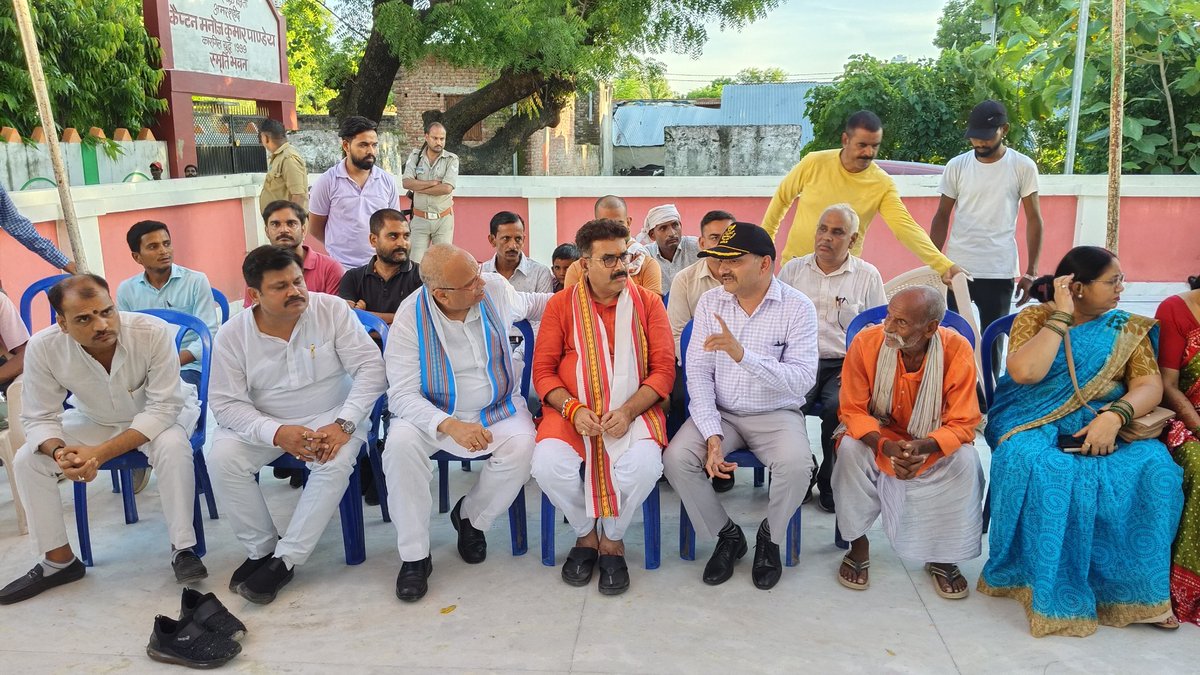 Sudhakar Shukla (@sudhakarshuklab) on Twitter photo विधानसभा बिसवा के विकास खंड कसमंडा के ग्राम रूढ़ा में सीतापुर व देश की शान परमवीर चक्र विजेता कैप्टन अमर शहीद स्व श्री मनोज पांडे जी की प्रतिमूर्ति पर कारगिल विजय दिवस के अवसर पर पुष्पांजलि अर्पित कर उन्हें नमन किया
<a href="/myogiadityanath/">Yogi Adityanath</a>
<a href="/BJP4India/">BJP</a> <a href="/myogiadityanath/">Yogi Adityanath</a> <a href="/sanjayraiupbjp/">Sanjay Rai</a> विधानसभा बिसवा के विकास खंड कसमंडा के ग्राम रूढ़ा में सीतापुर व देश की शान परमवीर चक्र विजेता कैप्टन अमर शहीद स्व श्री मनोज पांडे जी की प्रतिमूर्ति पर कारगिल विजय दिवस के अवसर पर पुष्पांजलि अर्पित कर उन्हें नमन किया
<a href="/myogiadityanath/">Yogi Adityanath</a>
<a href="/BJP4India/">BJP</a> <a href="/myogiadityanath/">Yogi Adityanath</a> <a href="/sanjayraiupbjp/">Sanjay Rai</a>