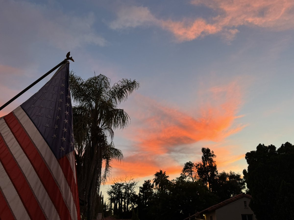 ShayneB52's tweet image. Gorgeous sunset tonight in SoCal. Can’t beat the skies here.