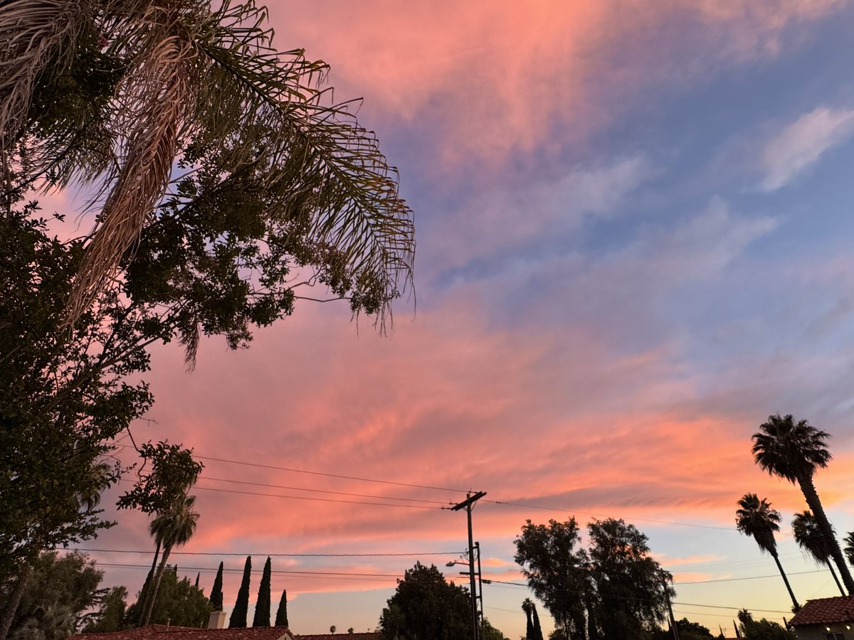ShayneB52's tweet image. Gorgeous sunset tonight in SoCal. Can’t beat the skies here.