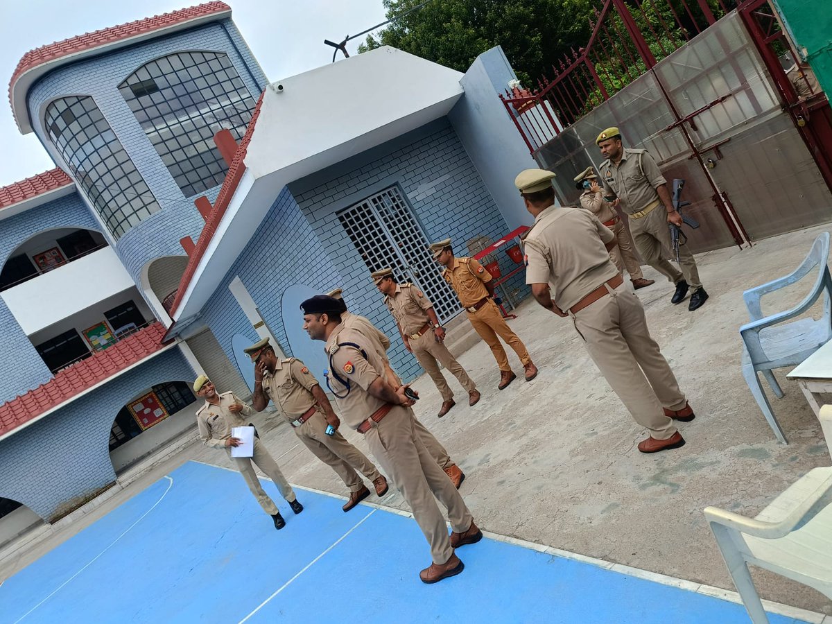 DCP EAST LUCKNOW (@east_dcp) on Twitter photo рд╕рдореАрдХреНрд╖рд╛ рдЕрдзрд┐рдХрд╛рд░реА/рд╕рд╣рд╛рдпрдХ рд╕рдореАрдХреНрд╖рд╛ рдЕрдзрд┐рдХрд╛рд░реА рдкреНрд░рд╛рд░рдВрднрд┐рдХ рдкрд░реАрдХреНрд╖рд╛ рдХреЗ рджреГрд╖реНрдЯрд┐рдЧрдд #ADCPEast рджреНрд╡рд╛рд░рд╛ рдкреВрд░реНрд╡реА рдЬреЛрди рдХреЗ рдкрд░реАрдХреНрд╖рд╛ рдХреЗрдВрджреНрд░реЛрдВ рдХрд╛ рдирд┐рд░реАрдХреНрд╖рдг рдХрд░ рд╡реНрдпрд╡рд╕реНрдерд╛рдУрдВ рдХрд╛ рдЬрд╛рдпрдЬрд╛ рд▓рд┐рдпрд╛ рдПрд╡рдВ рдкрд░реАрдХреНрд╖рд╛ рдбреНрдпреВрдЯреА рдореЗрдВ рд▓рдЧреЗ рдкреБрд▓рд┐рд╕ рдмрд▓ рдХреЛ рдЪреЗрдХ/рдмреНрд░реАрдл рдХрд░ рджрд┐рдП рд╕рдВрдмрдВрдзрд┐рдд рдХреЛ рдЖрд╡рд╢реНрдпрдХ рджрд┐рд╢рд╛ рдирд┐рд░реНрджреЗрд╢ред
<a href="/lkopolice/">LUCKNOW POLICE</a>
<a href="/Uppolice/">UP POLICE</a> рд╕рдореАрдХреНрд╖рд╛ рдЕрдзрд┐рдХрд╛рд░реА/рд╕рд╣рд╛рдпрдХ рд╕рдореАрдХреНрд╖рд╛ рдЕрдзрд┐рдХрд╛рд░реА рдкреНрд░рд╛рд░рдВрднрд┐рдХ рдкрд░реАрдХреНрд╖рд╛ рдХреЗ рджреГрд╖реНрдЯрд┐рдЧрдд #ADCPEast рджреНрд╡рд╛рд░рд╛ рдкреВрд░реНрд╡реА рдЬреЛрди рдХреЗ рдкрд░реАрдХреНрд╖рд╛ рдХреЗрдВрджреНрд░реЛрдВ рдХрд╛ рдирд┐рд░реАрдХреНрд╖рдг рдХрд░ рд╡реНрдпрд╡рд╕реНрдерд╛рдУрдВ рдХрд╛ рдЬрд╛рдпрдЬрд╛ рд▓рд┐рдпрд╛ рдПрд╡рдВ рдкрд░реАрдХреНрд╖рд╛ рдбреНрдпреВрдЯреА рдореЗрдВ рд▓рдЧреЗ рдкреБрд▓рд┐рд╕ рдмрд▓ рдХреЛ рдЪреЗрдХ/рдмреНрд░реАрдл рдХрд░ рджрд┐рдП рд╕рдВрдмрдВрдзрд┐рдд рдХреЛ рдЖрд╡рд╢реНрдпрдХ рджрд┐рд╢рд╛ рдирд┐рд░реНрджреЗрд╢ред
<a href="/lkopolice/">LUCKNOW POLICE</a>
<a href="/Uppolice/">UP POLICE</a>
