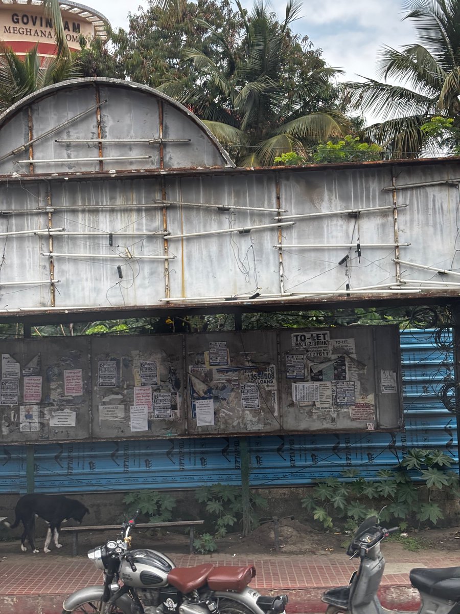 vishalbajpai110's tweet image. This is not a bus stop of any village ,this is in Spice garden bus stop in heartland if bangaluru all thanks to @BBMPofficial @ICCCBengaluru no wonder you made it to 5th dirtiest city in india.
@WFRising @CMofKarnataka @DKShivakumar @INCKarnataka