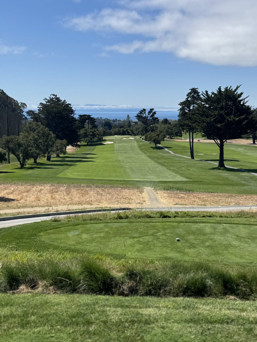 kubs79's tweet photo. What a place🏌️‍♂️ https://t.co/xKKQlIwGX3