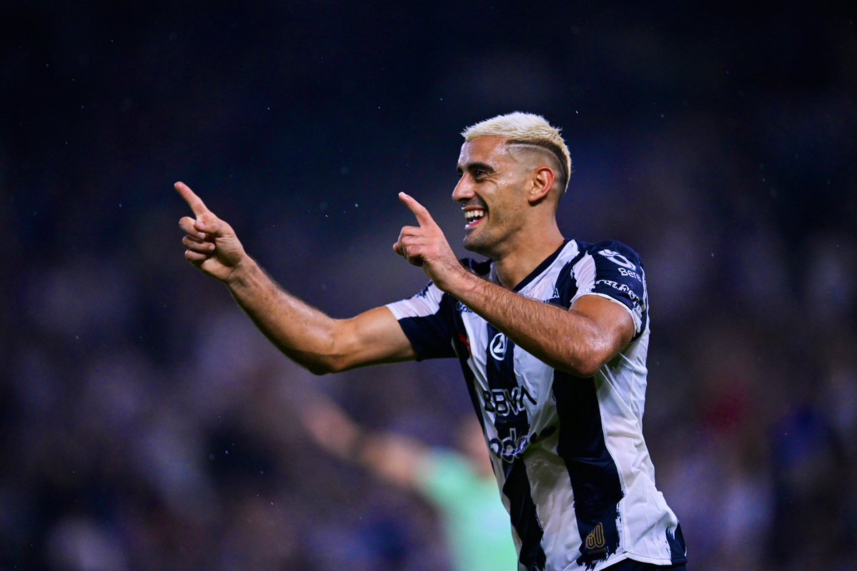SomosRayados's tweet image. Líder de goleo del Apertura 2025 (3 fechas), entra al TOP 10 histórico de goleadores del Club de Futbol Monterrey con 58 anotaciones y se mandó un HAT-TRICK PERFECTO. Todo en una noche.
Qué actuación de Germán Berterame. Así se responde a la solicitud de la afición por un…
