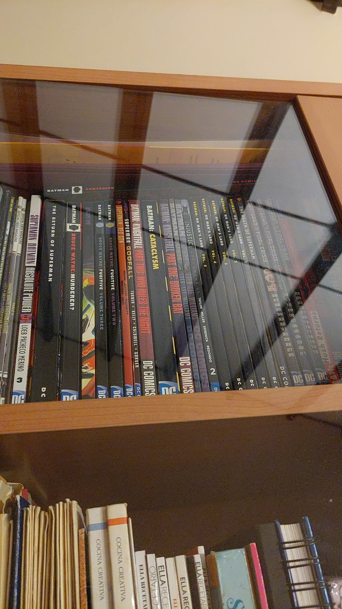 rkivedro's tweet image. dc comic shelf