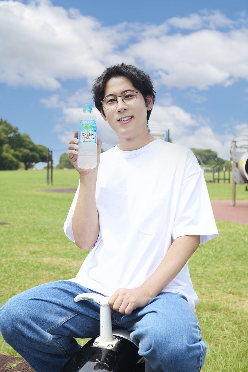 shirai_universe's tweet image. サントリー「GREEN DA・KA・RA」のCMに出演しました\(^o^)/
いや〜公園でいい汗をかいてきたよ✨✨✨
フッフゥ~~~~~\(^o^)/
この夏は「GREEN DA・KA・RA」で乗り越えよう💡
明日公開です!!!お楽しみに〜( ´∀`)