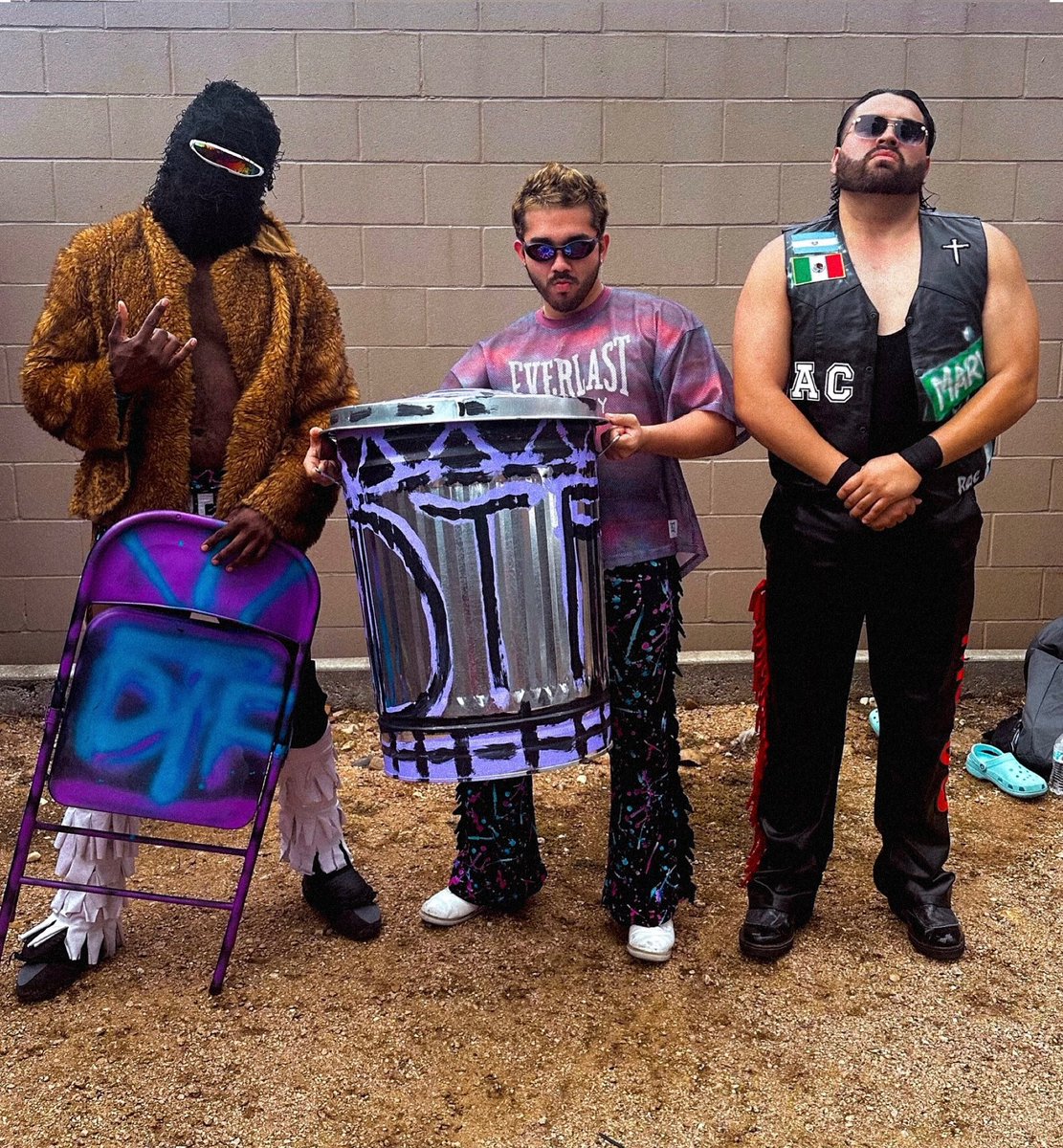 ohdannyking's tweet image. LIVE IN TOMBALL DREAMING AND GEEKING! I unveiled a life size art piece of our opponent @DimitriKillBear