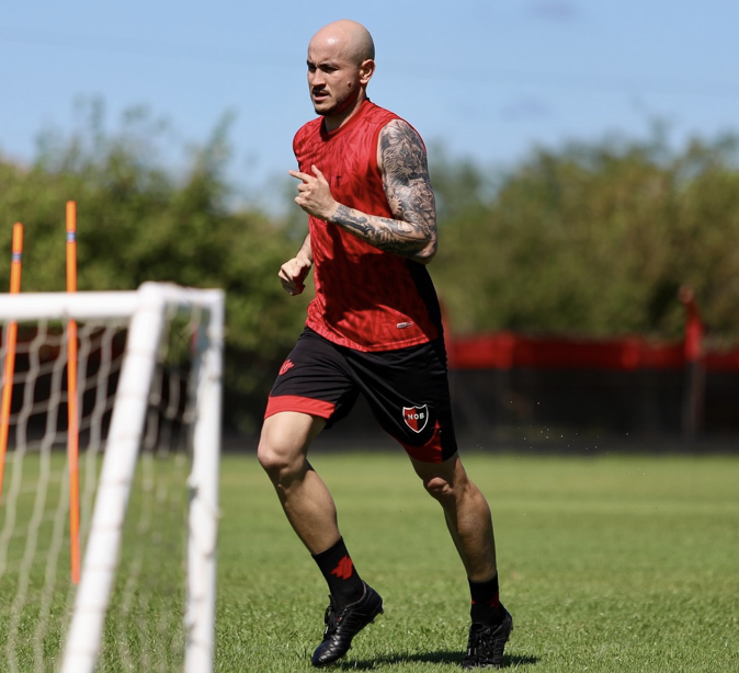 analyticspyfut's tweet image. ⚔️ Carlos González (32 años, 🇵🇾) fue el jugador que mas duelos ganó [16] en el partido entre Newell&apos;s Old Boys vs. Aldosivi
