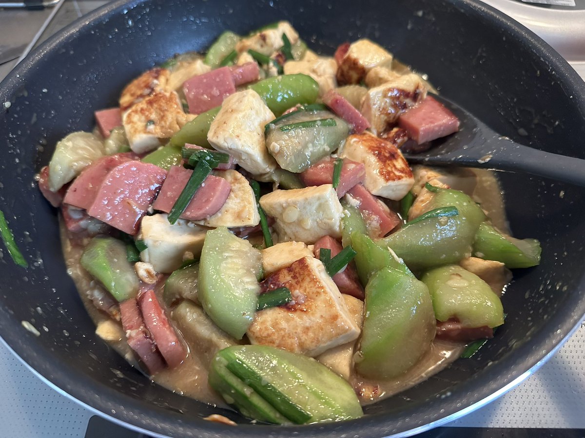 天気悪いので🏠ランチ🍽️🧑‍🍳
「ヘチマのみそ炒め」完成(*^^*)