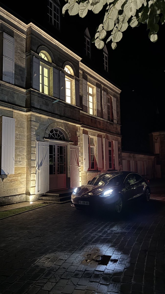 TeslaStars's tweet image. Tesla Driver Stories
🚕🔋⚡️
Arrived at 05:00 🕔 this morning at Château Malescasse 🏰 to drive customers to Bordeaux airport ✈️