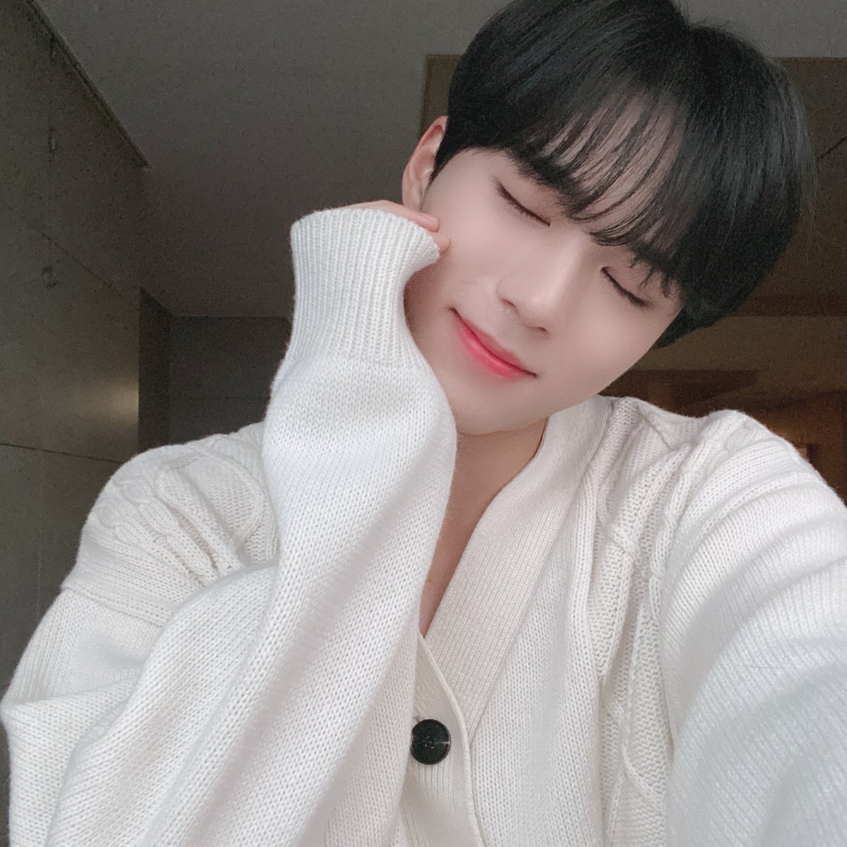 iavedd's tweet image. 쾌남훈녀아기 다 가능한 남자라 좋습니다