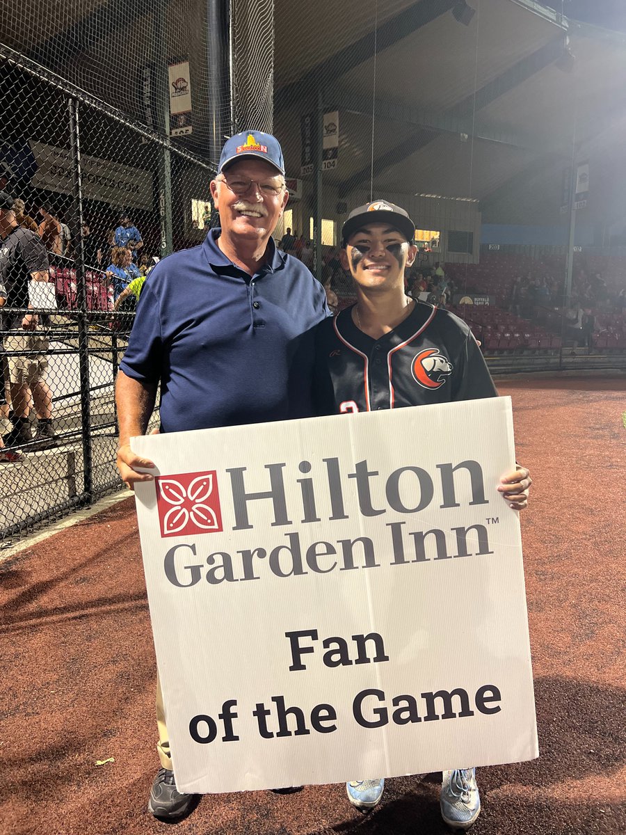 MankatoMoonDogs's tweet image. MoonDog Nico Libed (@nico_libed) with Fan of the Game, Rocky! Brought to you by Hilton Garden Inn (@HiltonGardenInn)!
#GoDogs