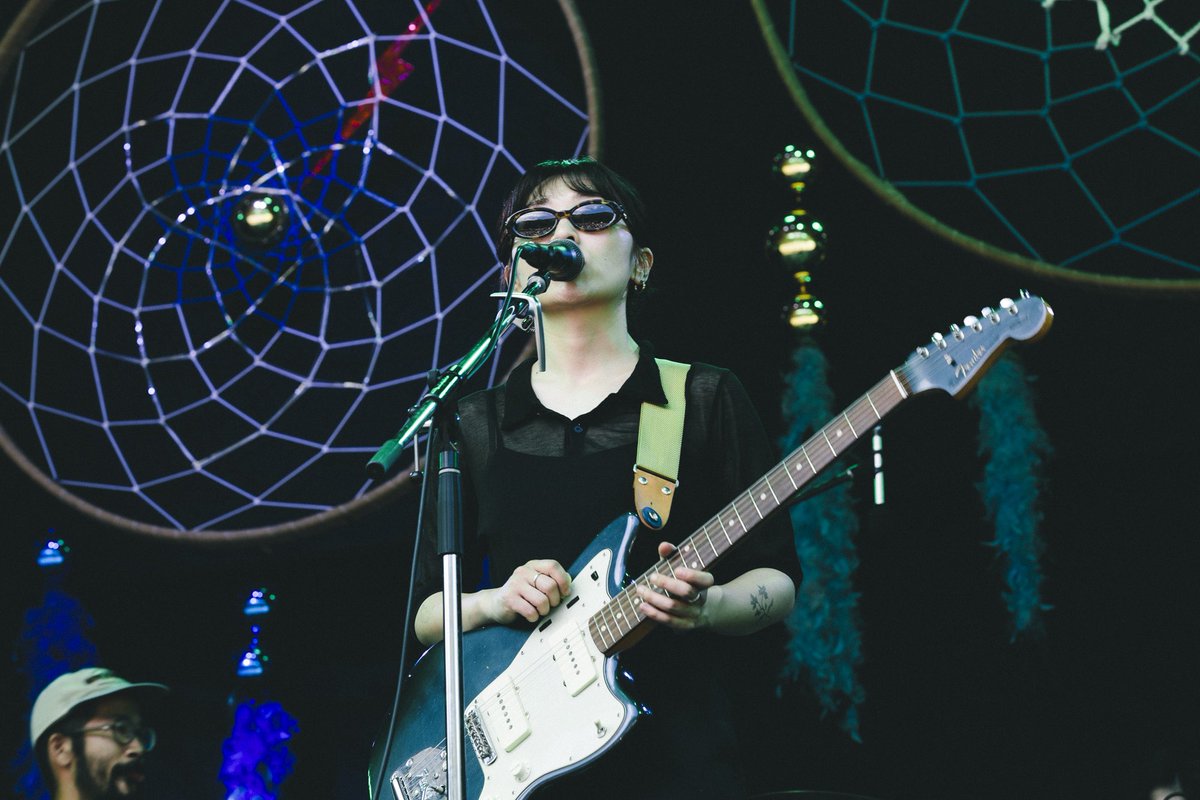 【mei ehara】昨日のFUJIROCK FESTIVAL 2025ありがとうございました。お集まり頂いた皆様ありがとうござます！Faye Websterのライブへも参加させてもらい、楽しい1日になりました！

9月12日発売の最新アルバム「All About McGuffin」ご期待ください！

写真：三浦知也
#FUJIROCK2025