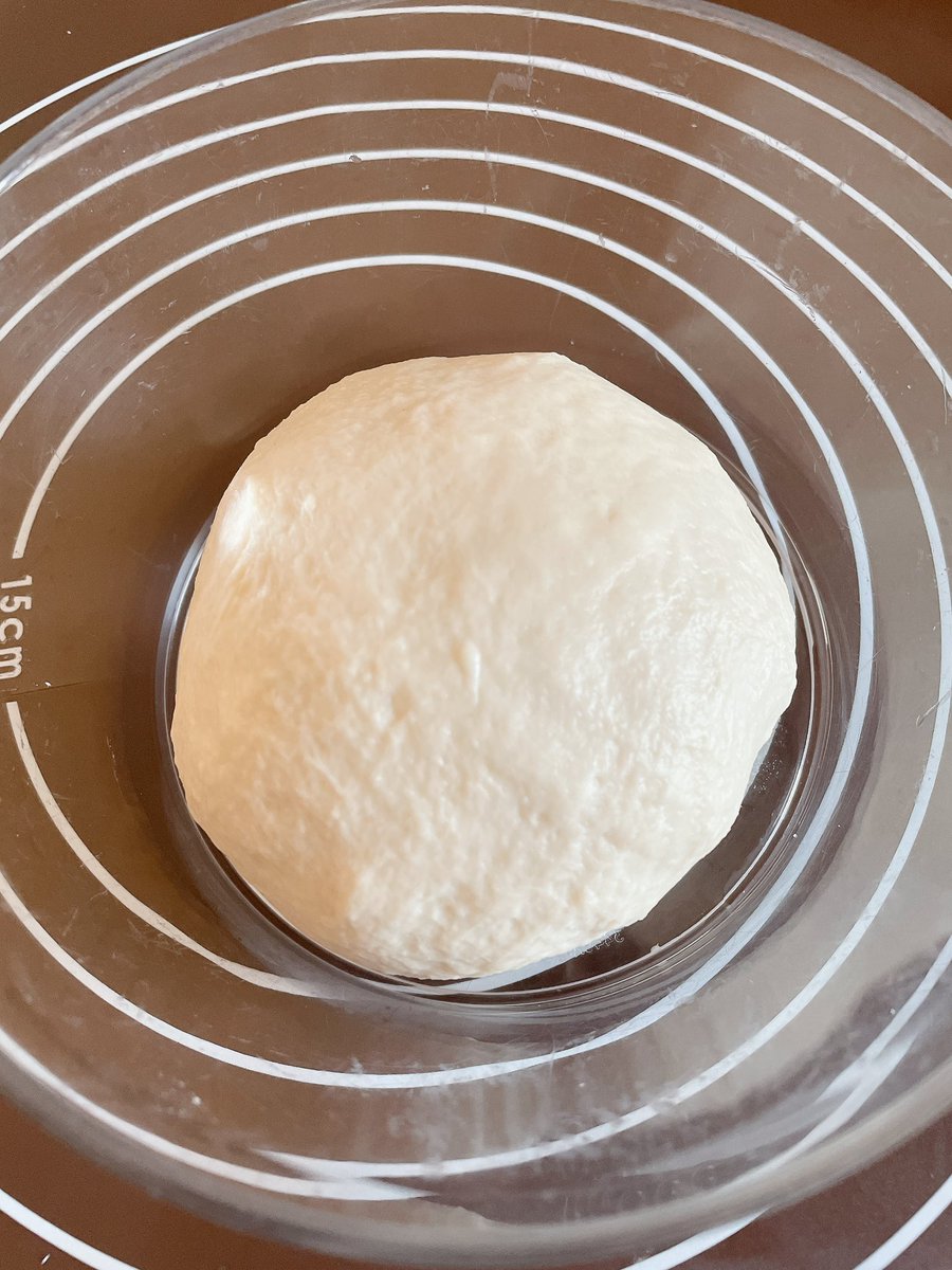 ホシノ天然酵母を起こしたので
久々手捏ね

いい感じに纏まってくれた🥳

きび砂糖と牛乳で
優しい白パンになる（予定😚）